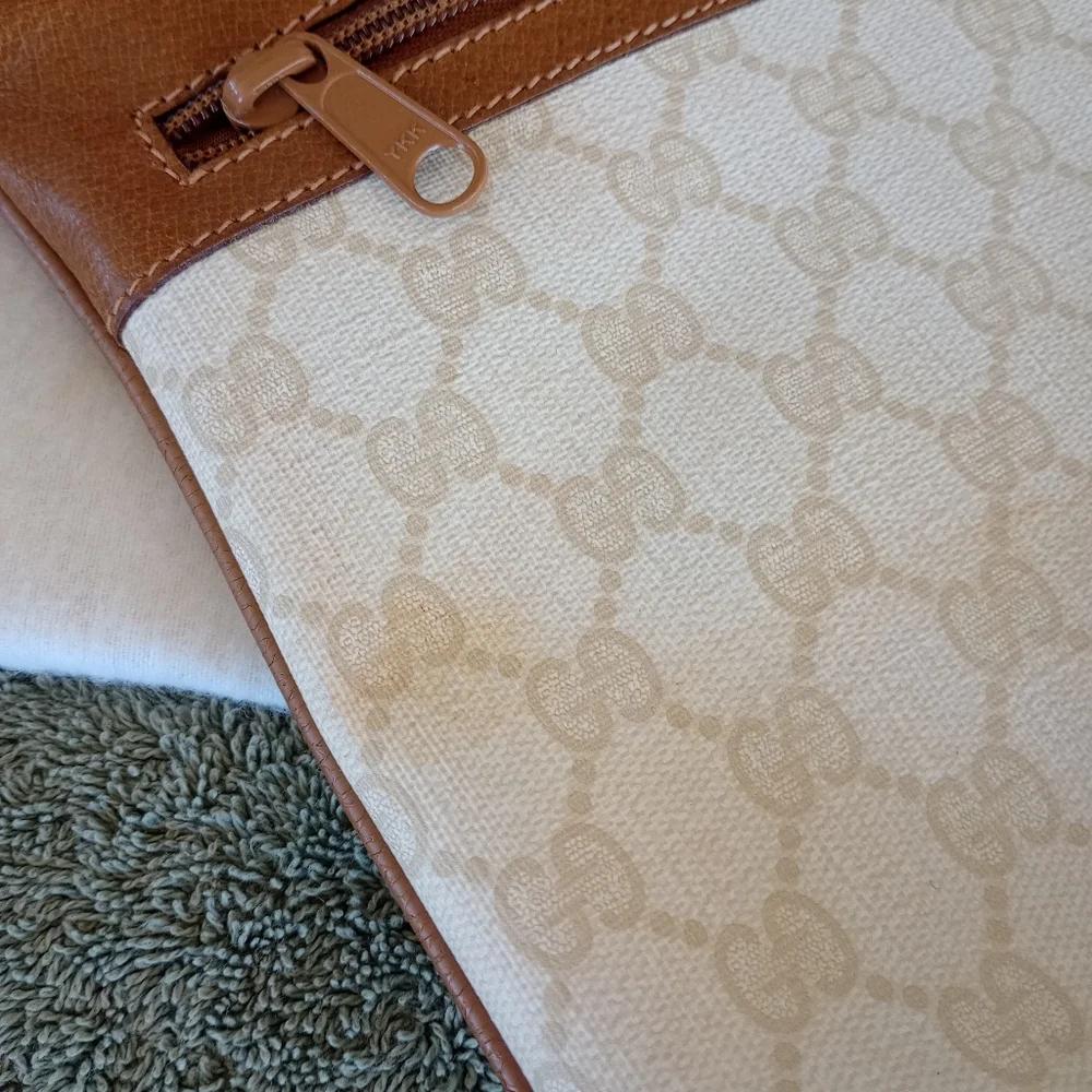 GUCCI PVC GG Supreme Clutch - Cream w/ Tan Leather - Picture 15 of 16